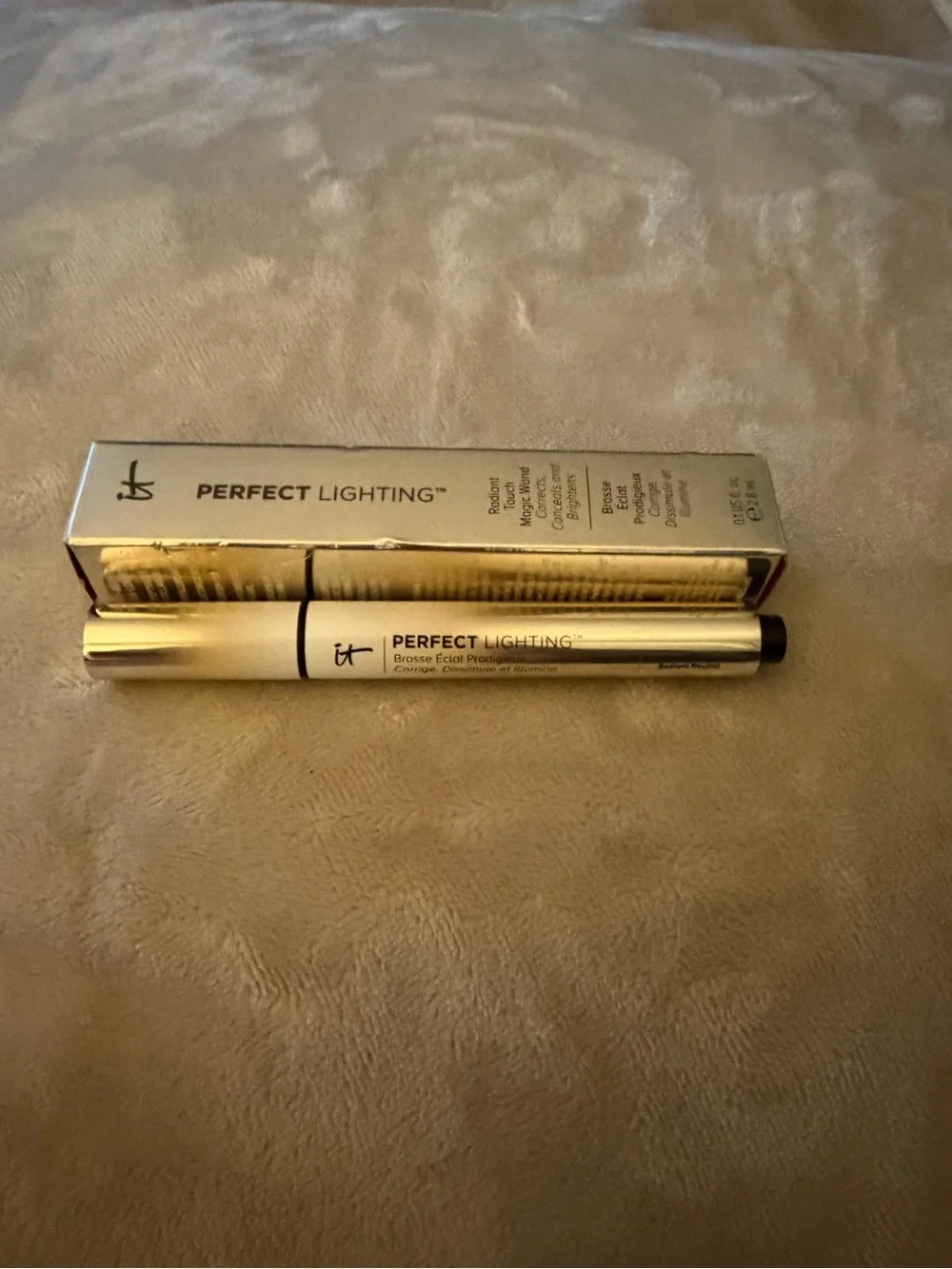 IT Cosmetics Perfect Lighting Radiant Touch Magic Wand - (Shade: Radiant Neutral
